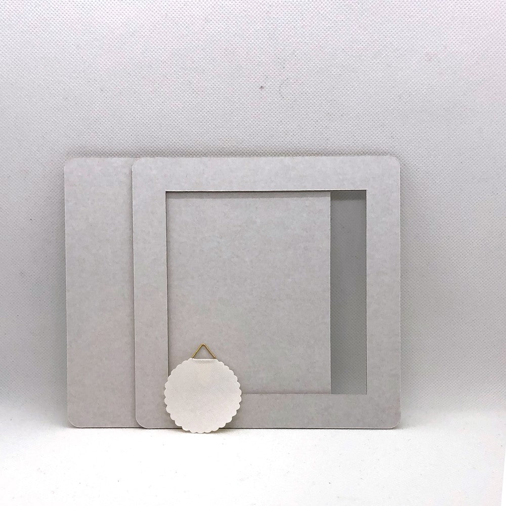 Cardboard picture frame for 4 small base plates